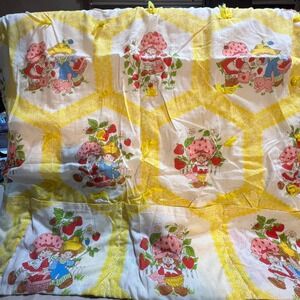 Strawberry Shortcake Vintage Quilted Comforter Yellow White 80s Retro Bedding